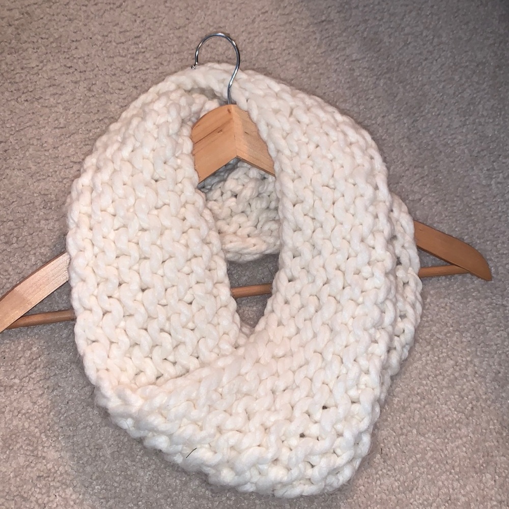 Hollister Women’s Infinity Scarf
